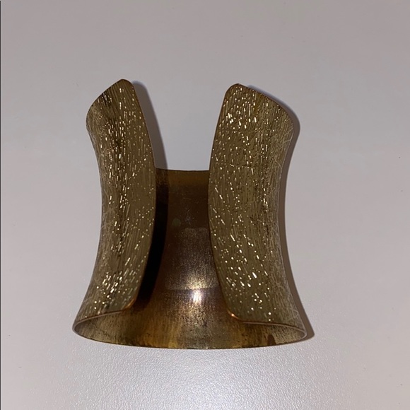 Cuff - Picture 2 of 3